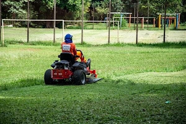 Llwybr Sector - Cadw Tir \/Sector Routeway - Groundskeeping