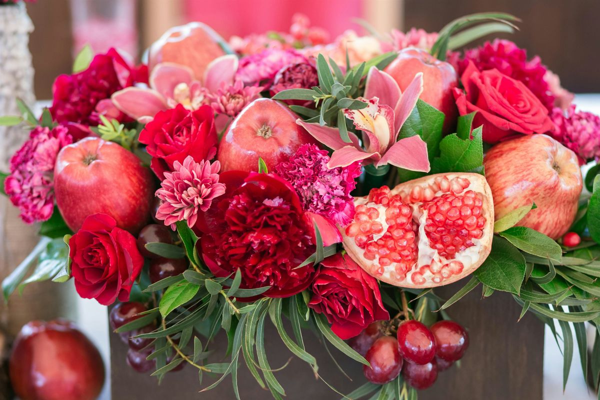 Bloom & Bite: Craft Stunning Flower and Fruit Centerpieces