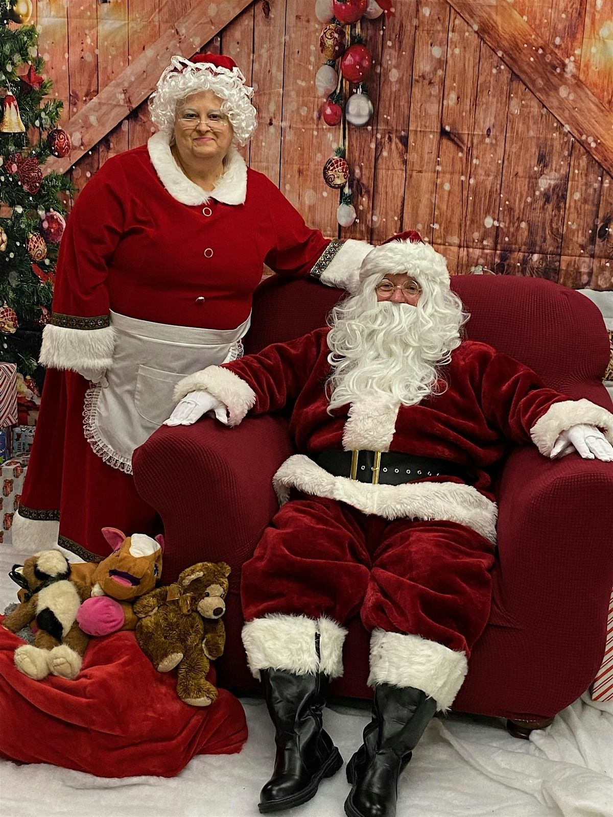 Photos with Santa and Mrs. Claus