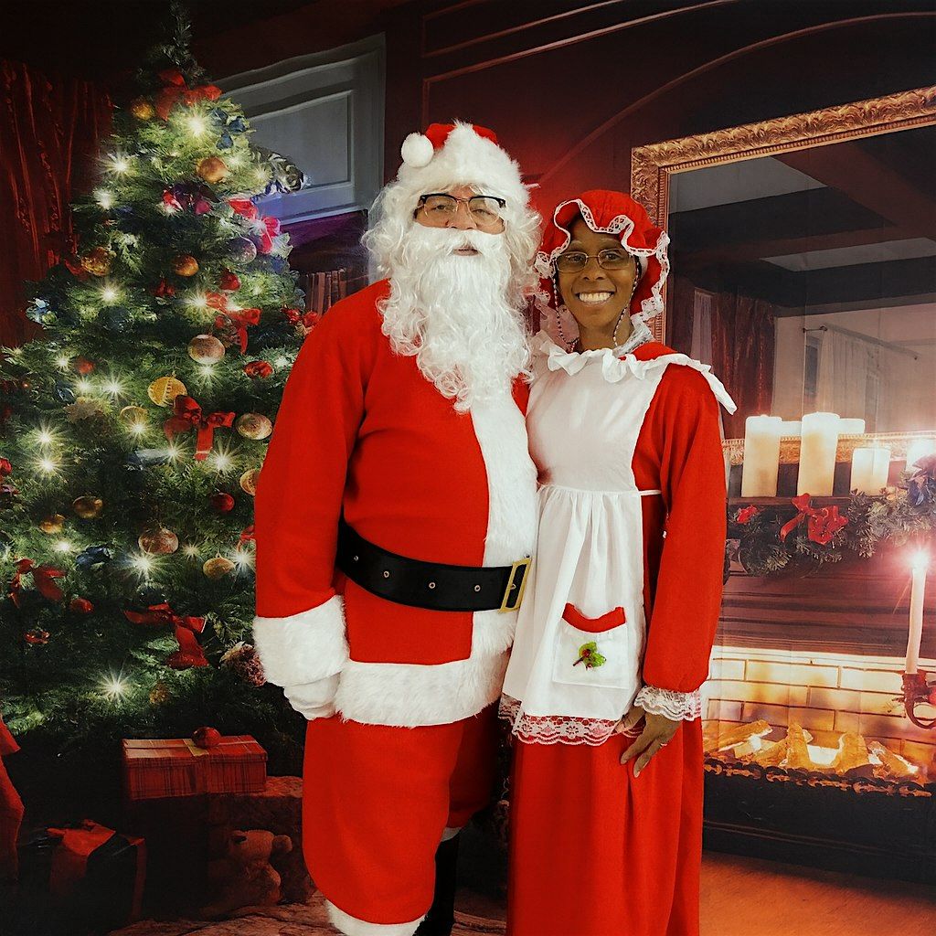 Family Pictures with Santa & Mrs.Claus