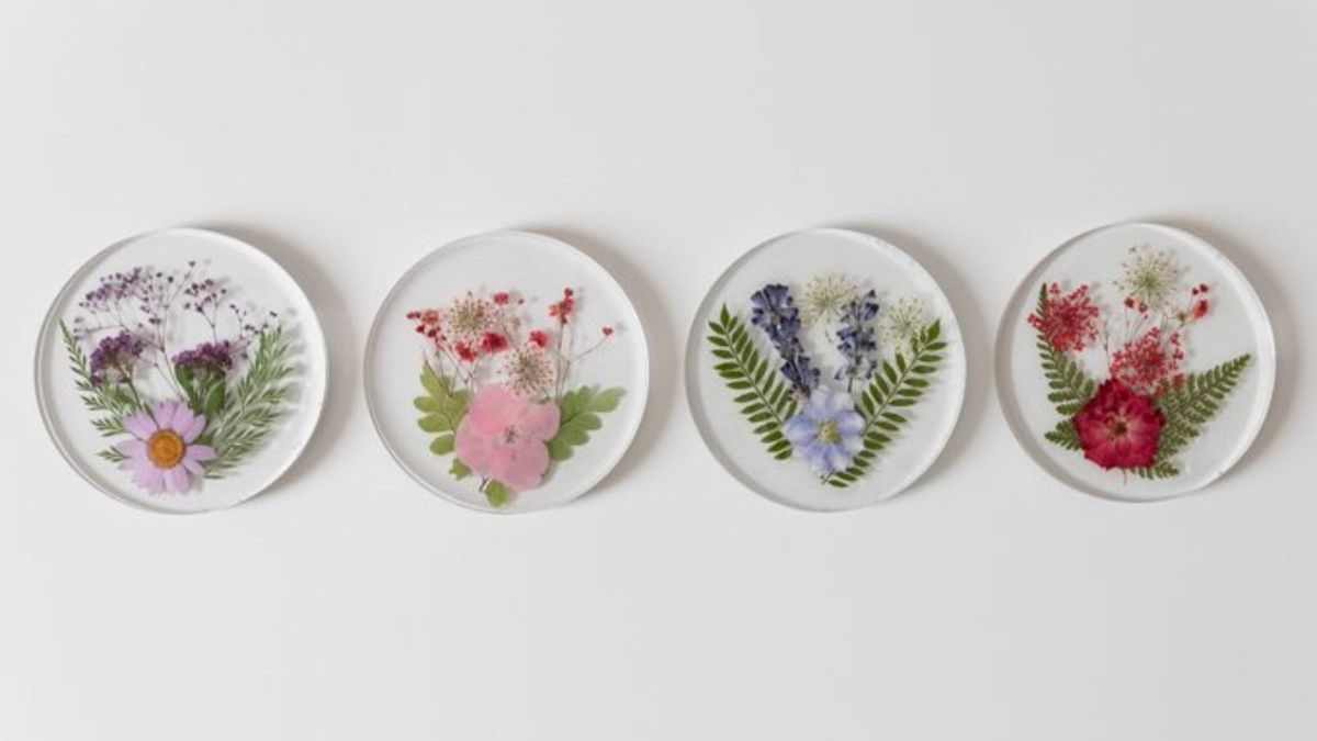 Pressed Flower Resin Coaster Workshop: Maui Farm Events + Yulia Maui Art