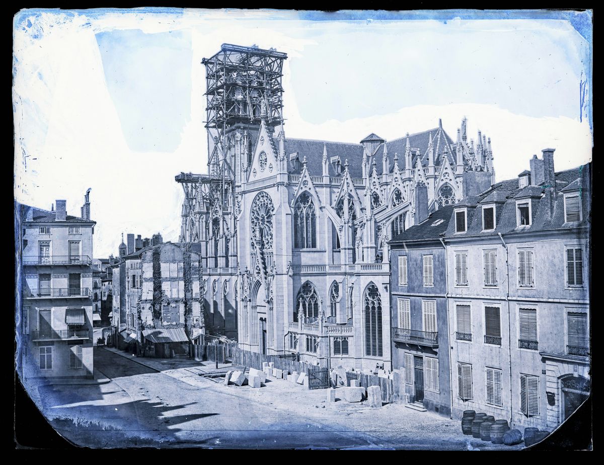 L\u2019\u00e9dification de la Basilique Saint-Epvre : projets et pol\u00e9miques