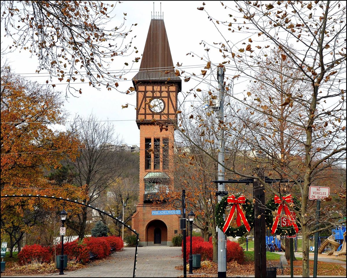 \u00c7a et L\u00e0 at Mainstrasse Village Christkindlmarkt