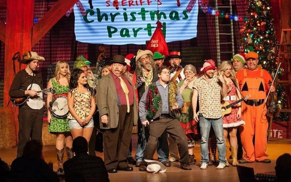 \ud83c\udf84 Hatfield & McCoy Christmas Dinner Feud Weekend Getaway \ud83c\udf84 \ud83d\udccd Pigeon Forge, TN $149 per Couple