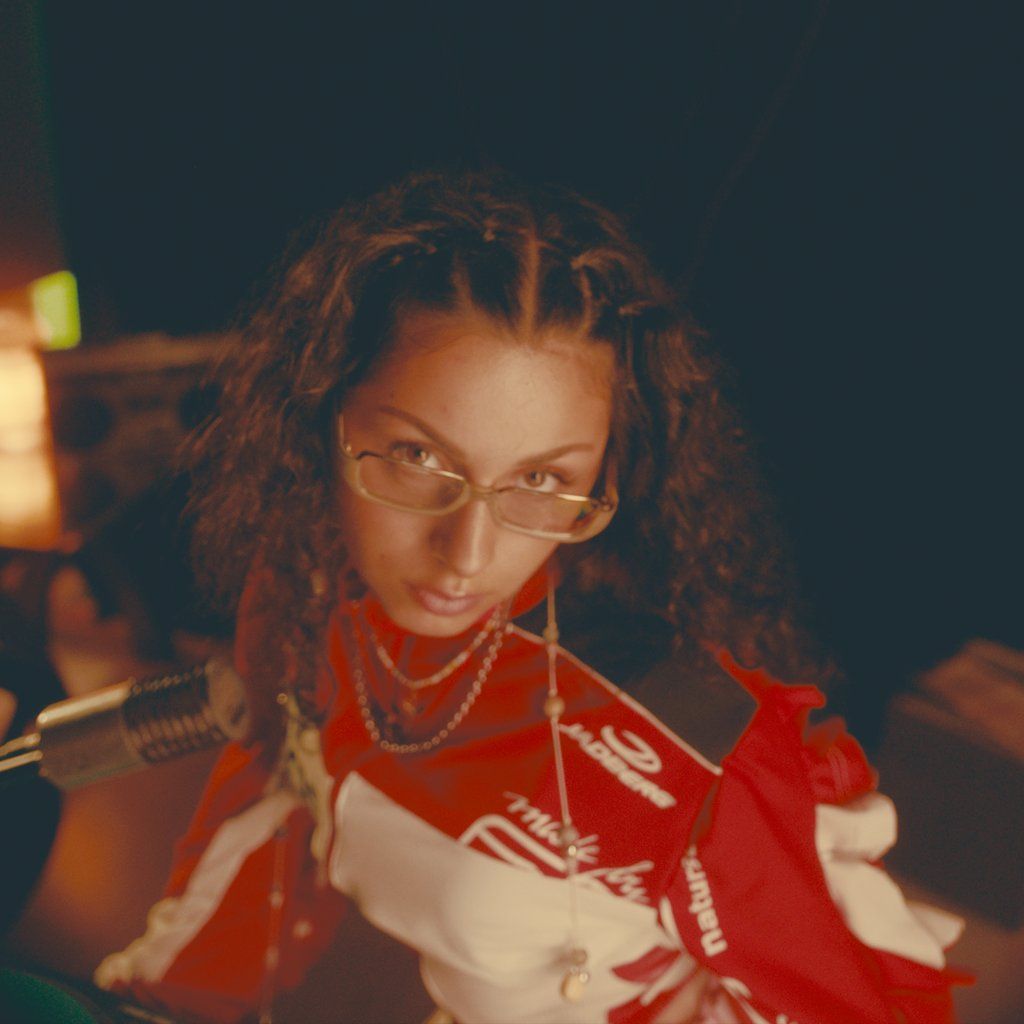 Emily Makis presents "Outsiders" at Square One - Nottingham