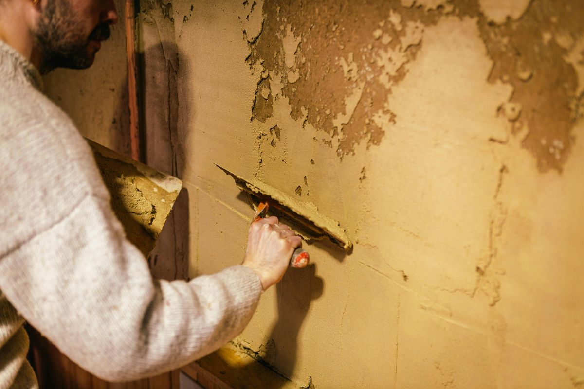 Plastering with clay \u2013 live build workshop
