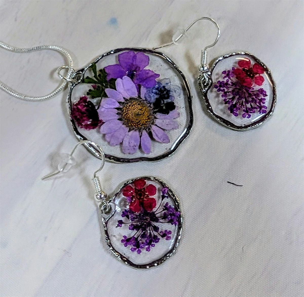 FLOWER RESIN JEWELRY CLASS-BRADENTON FL-MOTORWORKS BREWING