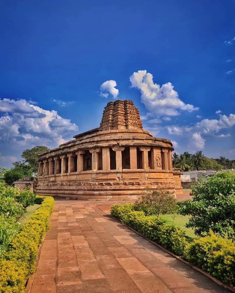 TraWell Amigos:: Heritage Tour to Bijapur, Hampi, Badami, Pattadakal and Aihole