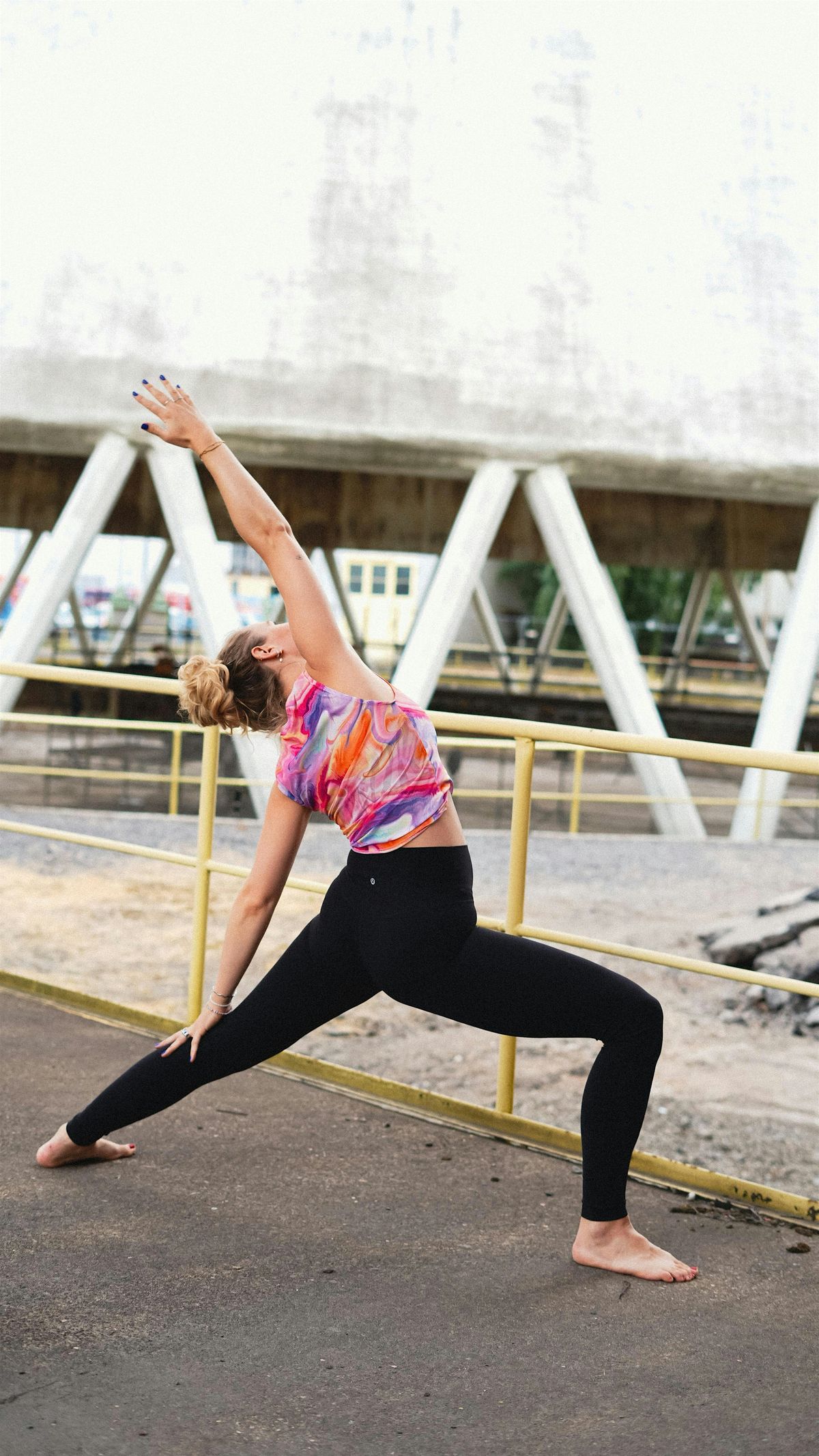 Betonbl\u00fchen Festival: Inner Bloom: Yinyasa Yoga und Kakaoritual