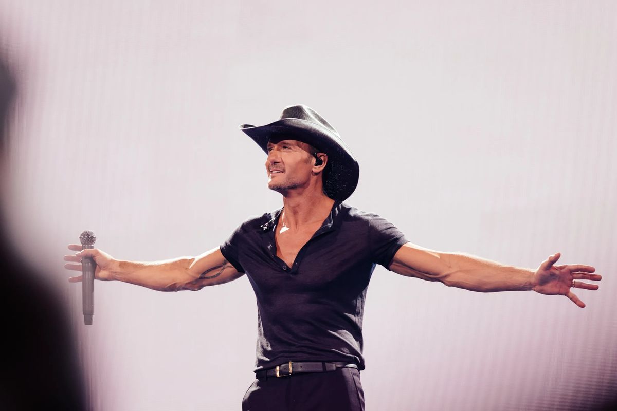Tim Mcgraw & Carly Pearce at CHI Health Center Omaha