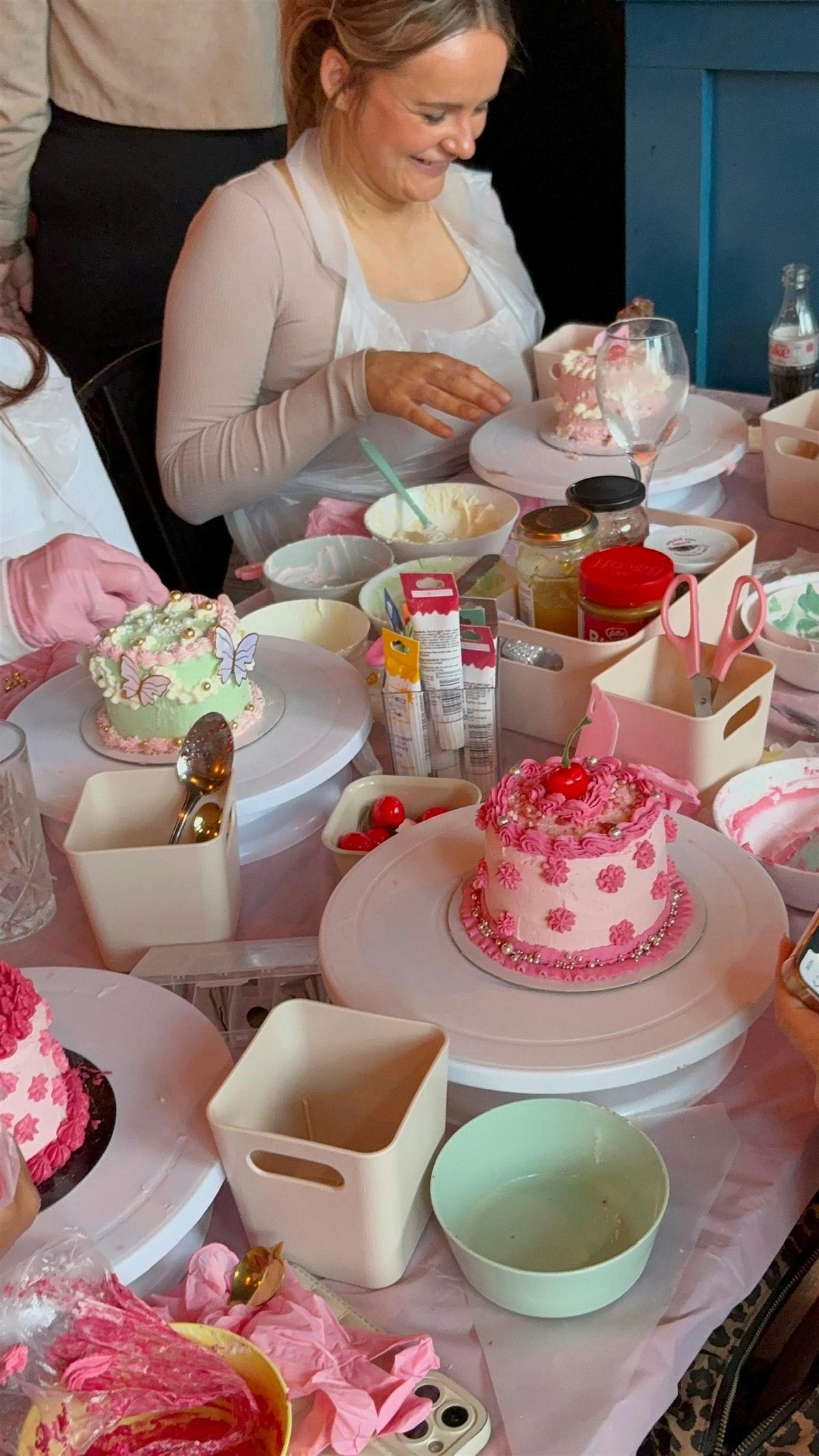 Cake Decorating with Beth Bakes