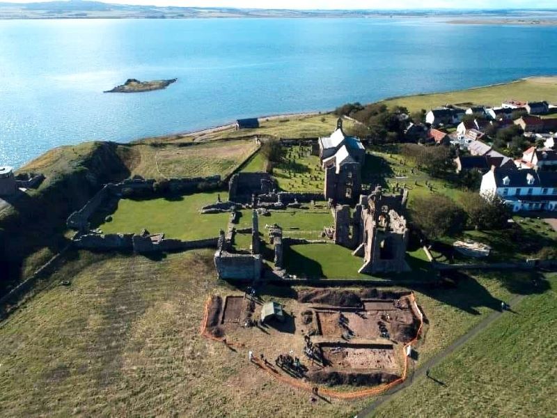 New light on early medieval Lindisfarne