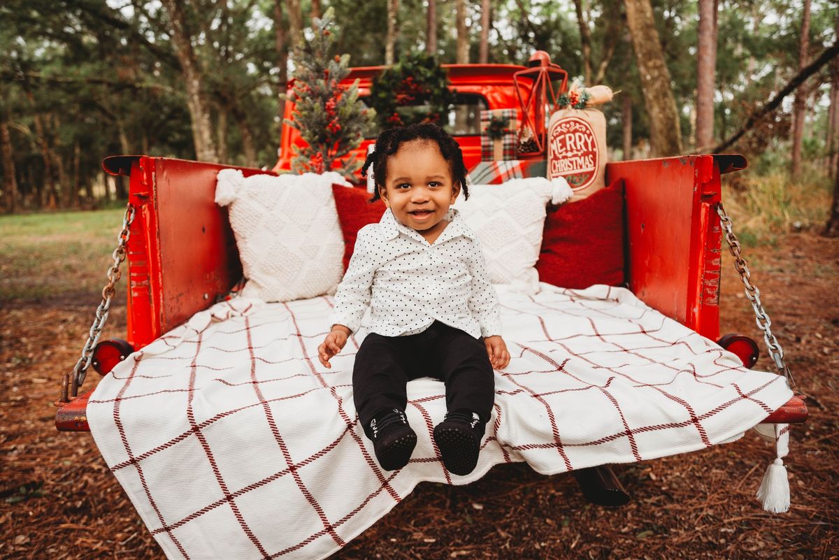 Red Truck Christmas Mini Sessions