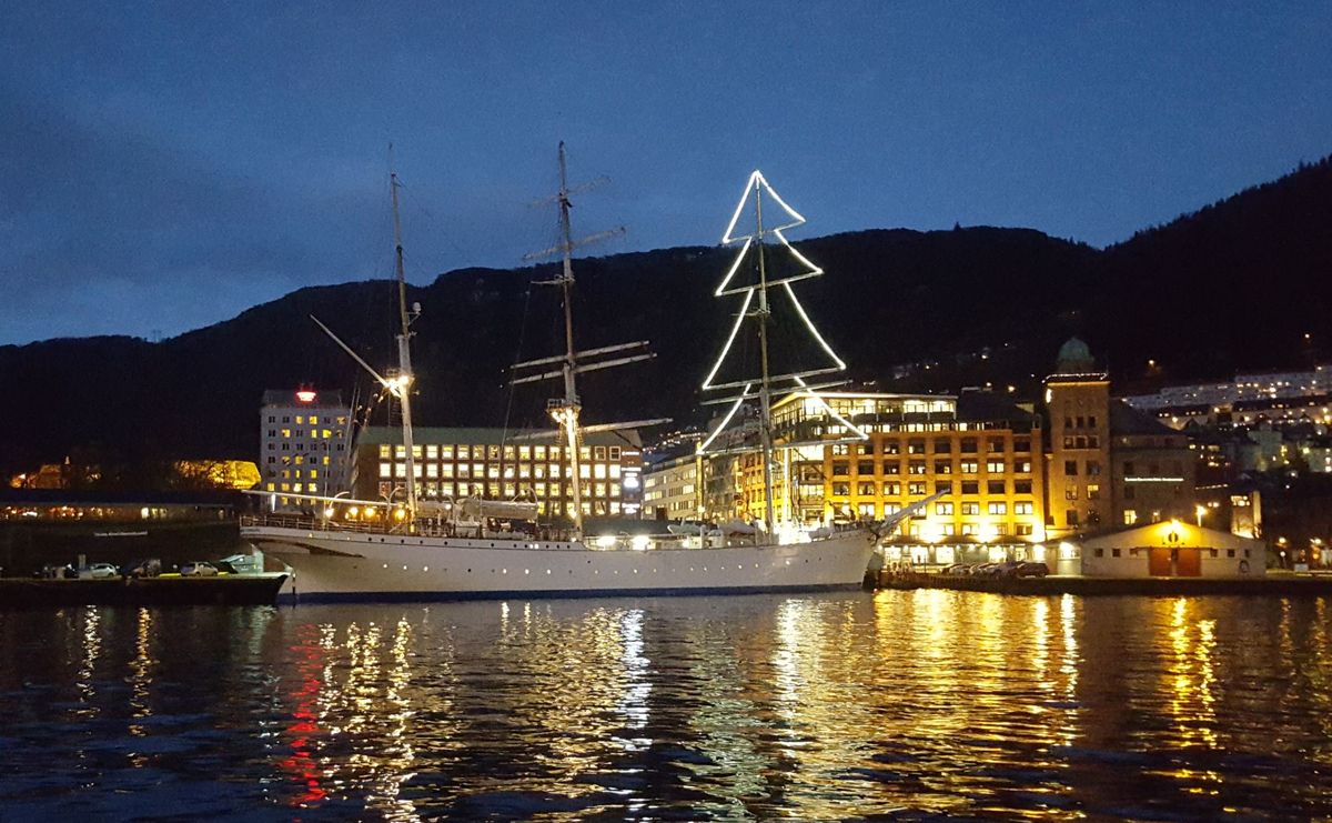 Julebord p\u00e5 Statsraad Lehmkuhl 