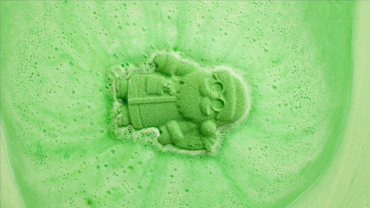 Lush Stirling - Father Christmas Bath Bomb Making