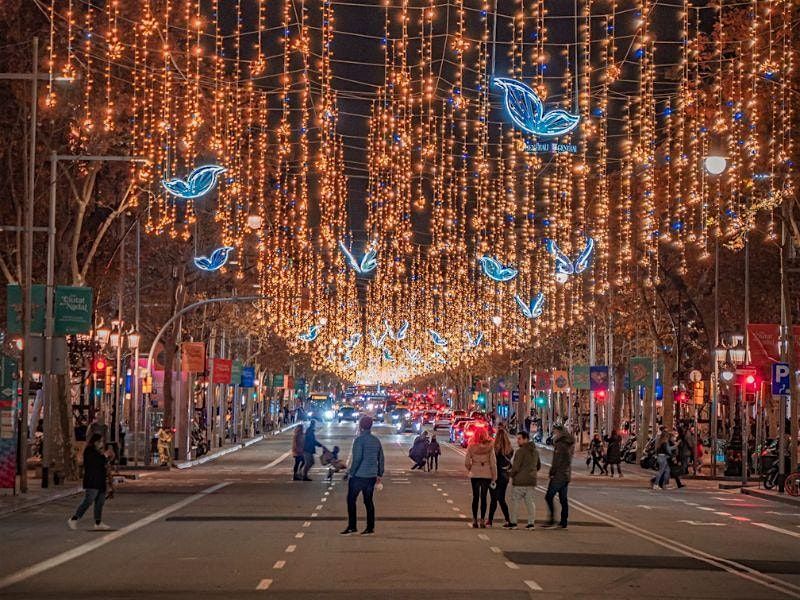 Free Christmas LIGHTS & MARKET Walking Tour