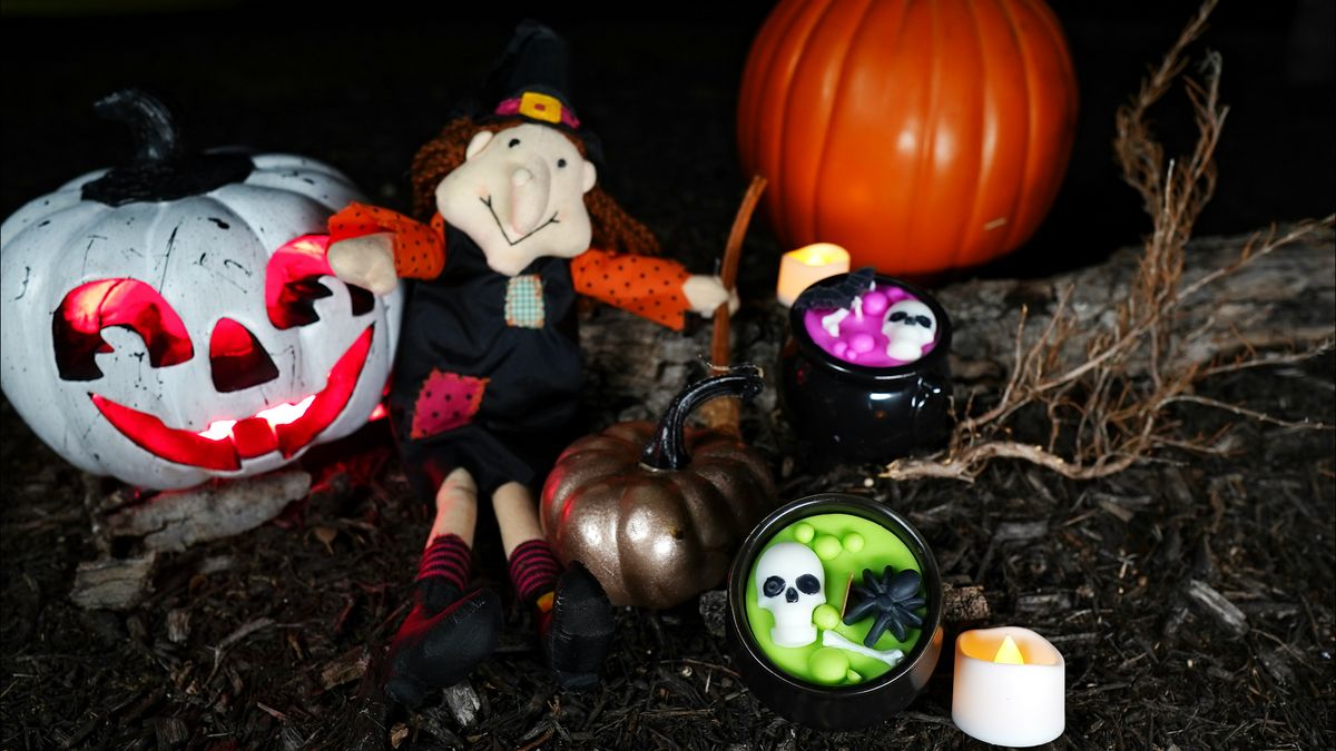 Spooky Cauldron Candles (Austin, TX)