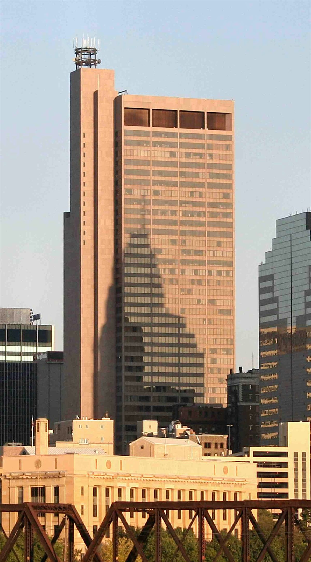 Columbus Audio Tour: Skyline Stories & Artful Echoes of Downtown