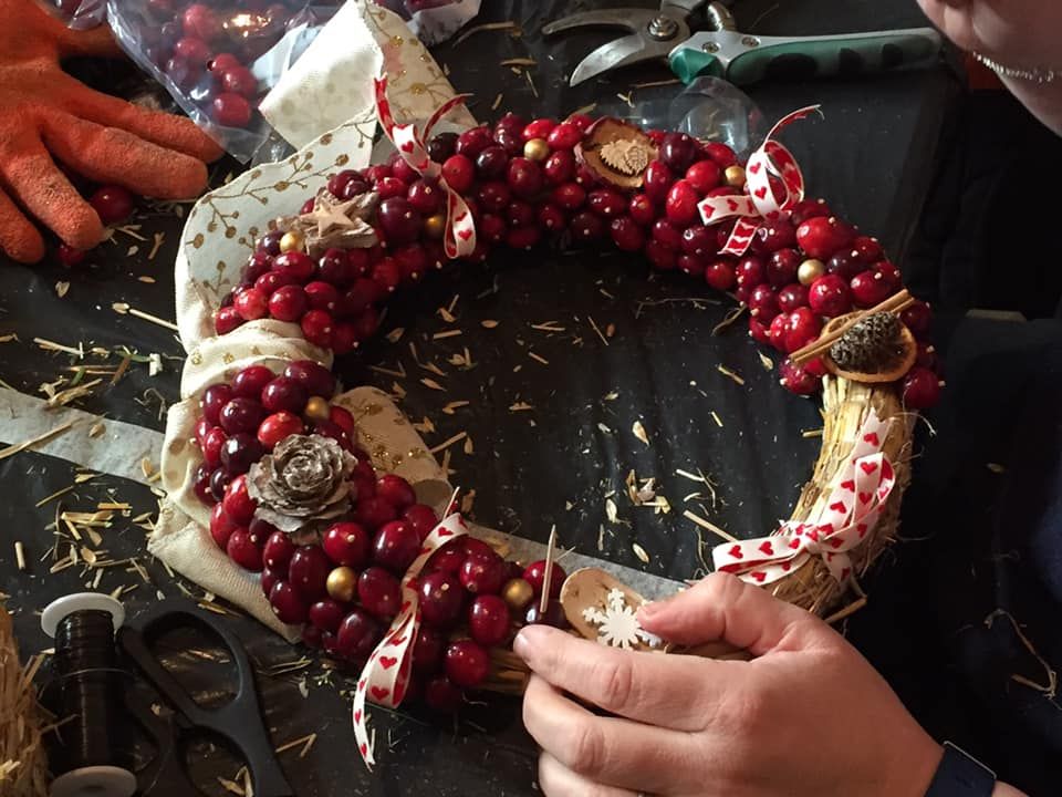 Cranberry Wreaths - Lauriston Castle Adult Creative Workshops