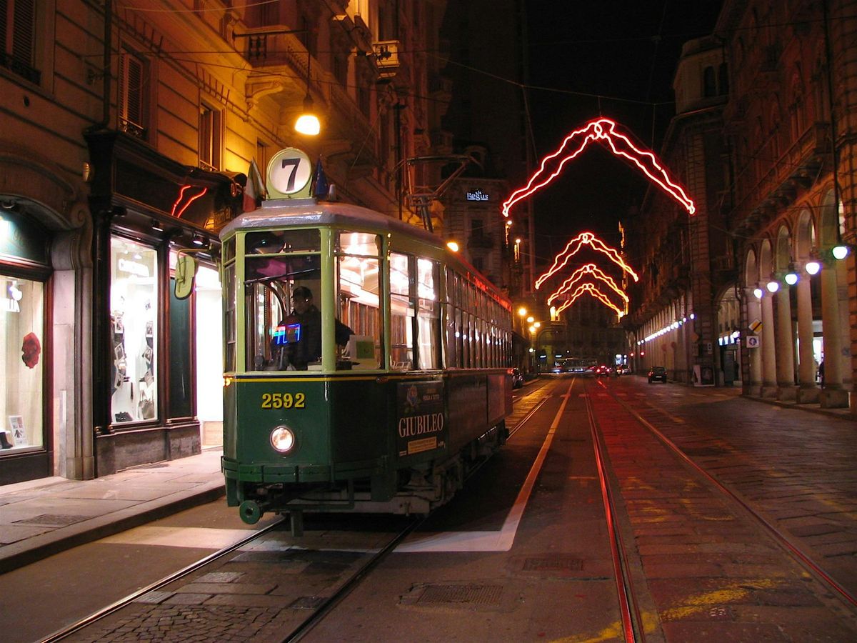 In tram sotto le Luci d'Artista