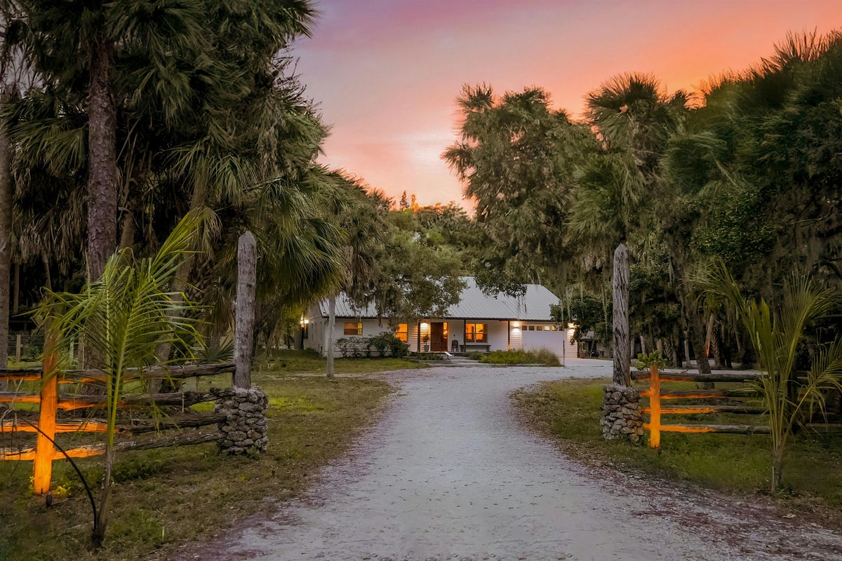 Wake Up With The Farm\u2014 Goat Cuddles, Bunny Snuggles & Country FUN!