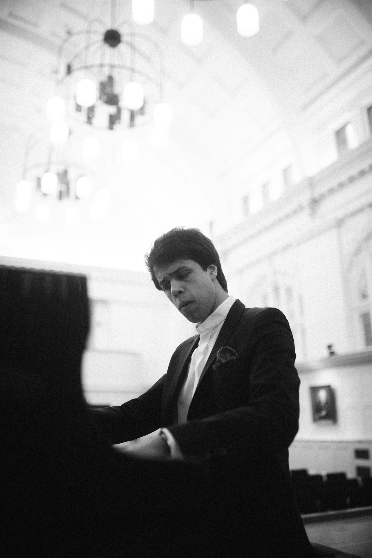 Lunchtime concert with  Parvis Hejazi Nico