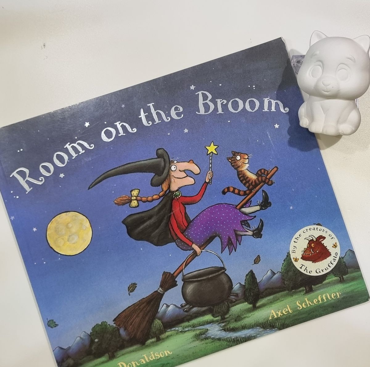 Tots, Pots & Tales - Room on the Broom