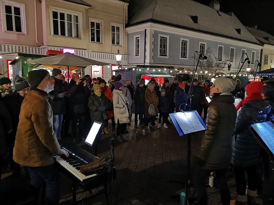 Adventmarkt Purkersdorf: Popchor der Musikschule unter der Leitung von Clemens Schaller