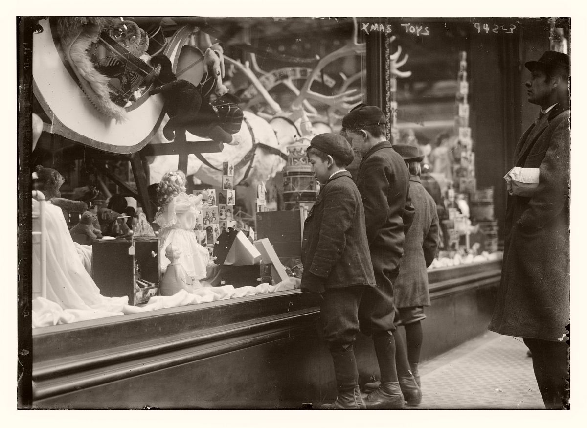 Detroit Home for the Holidays: A Snazzy Brunch with Detroit History and Shopping Bus Tour.