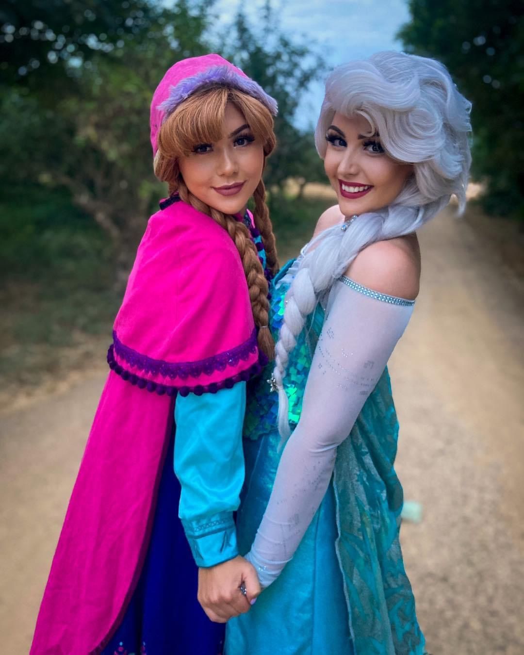 Elsa and Anna Visit Gambit73
