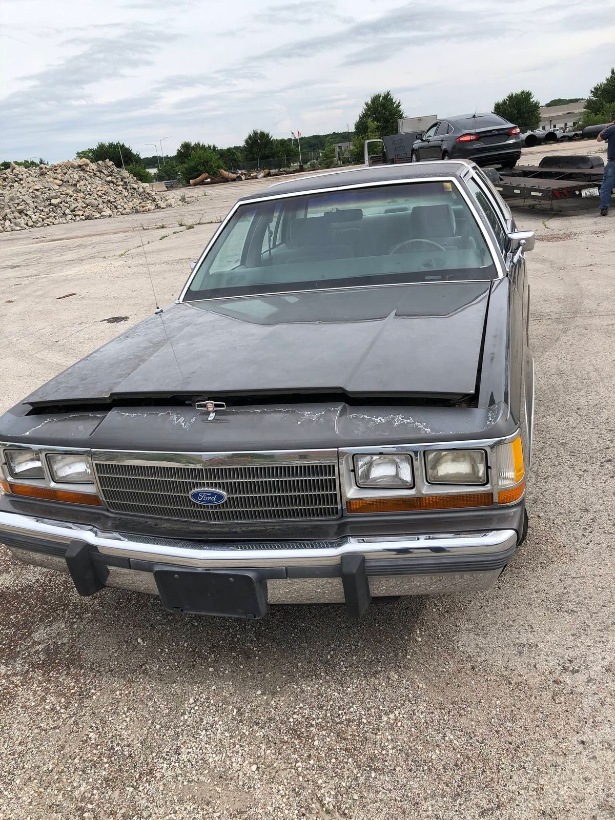 Online Only - 1989 Ford Crown Vic.  thru 7\/2\/24   7:00 pm 