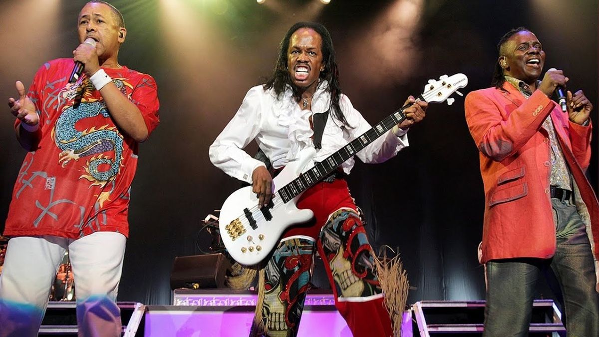 Earth, Wind and Fire & Chicago at North Island Credit Union Amphitheatre