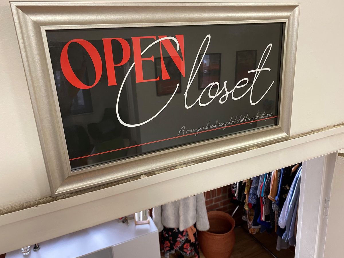 Open Closet : A free, non-gendered recycled clothing boutique