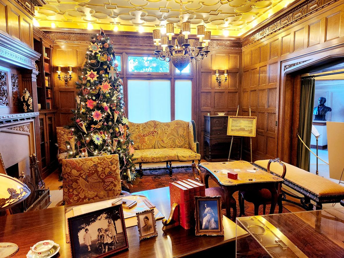 Pittock Mansion Holiday Tour