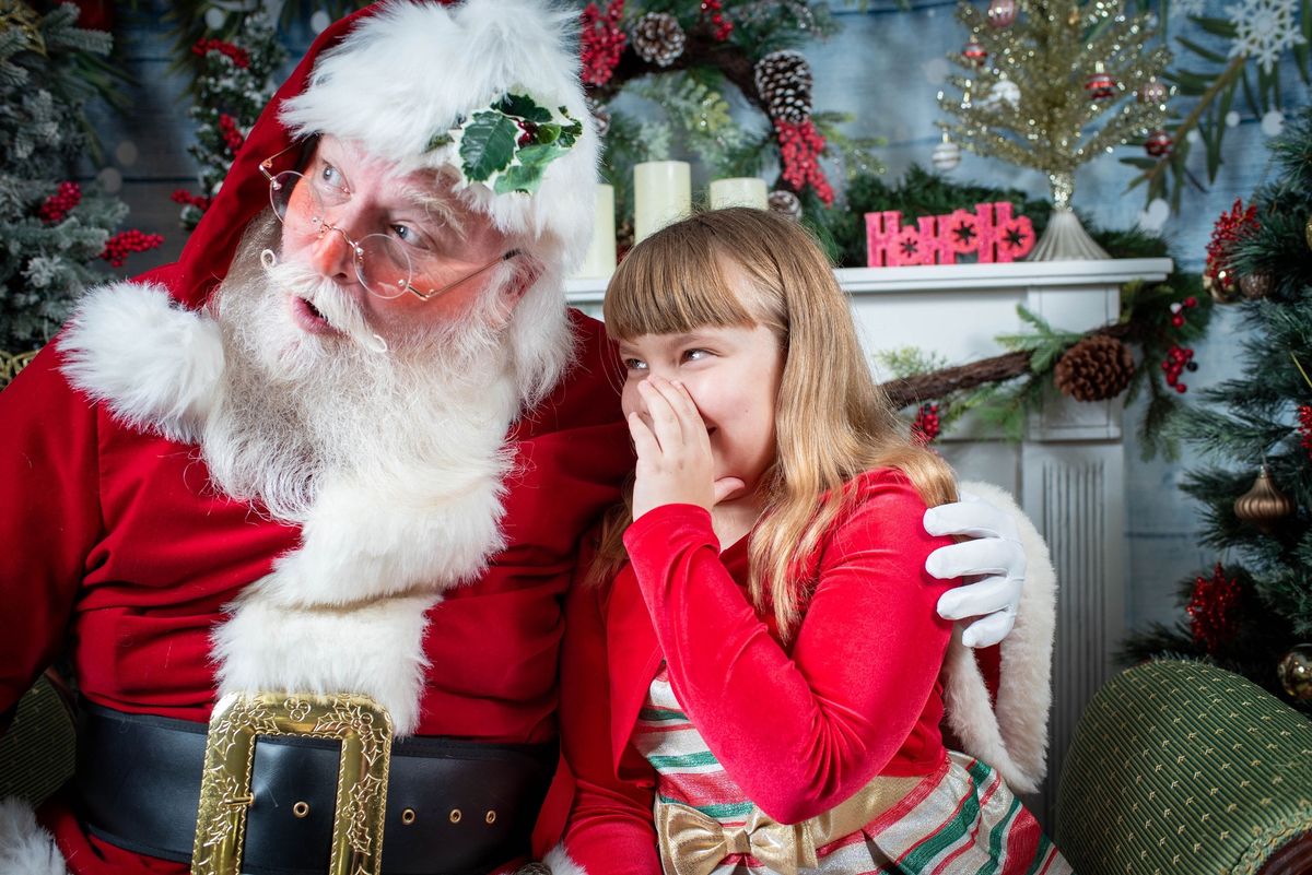 Santa Pics at The Doggie Bag