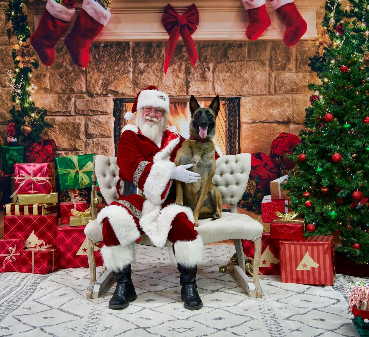 Photos with Santa at Astro