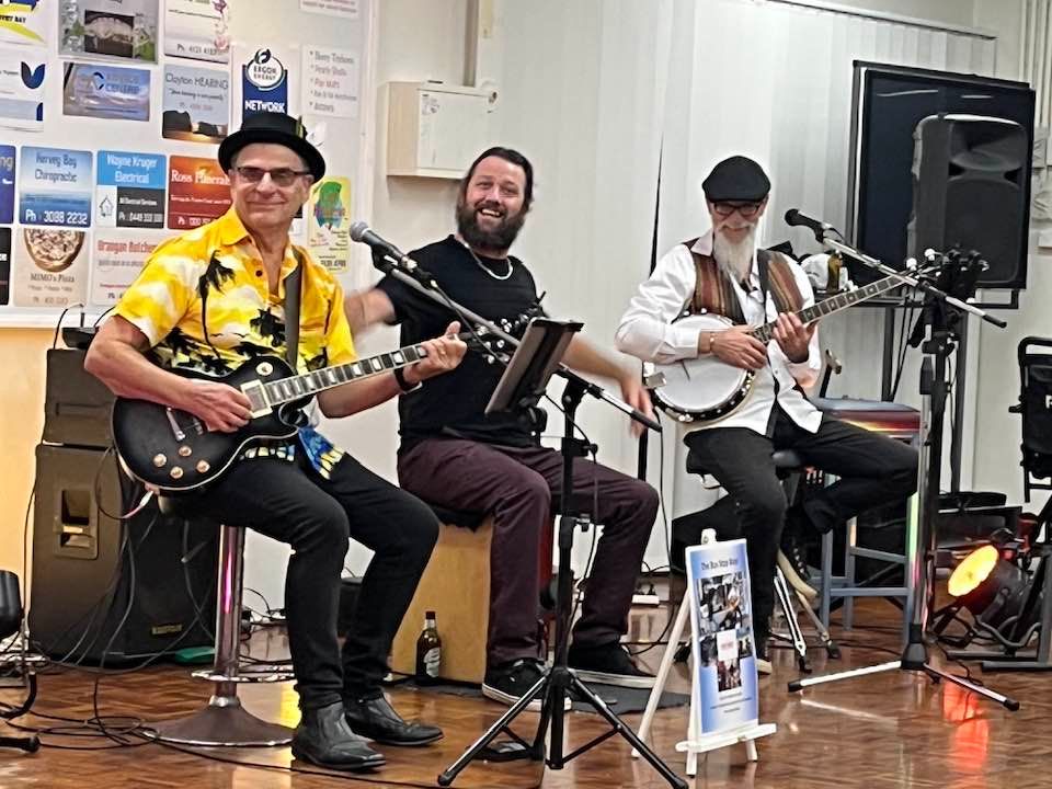 Friday night at the Urangan Bowls Club with the Bus Stop Boys