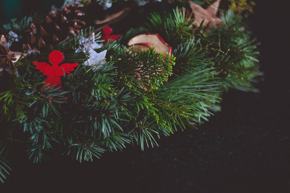 Have a Dabble - Evergreen Christmas wreath