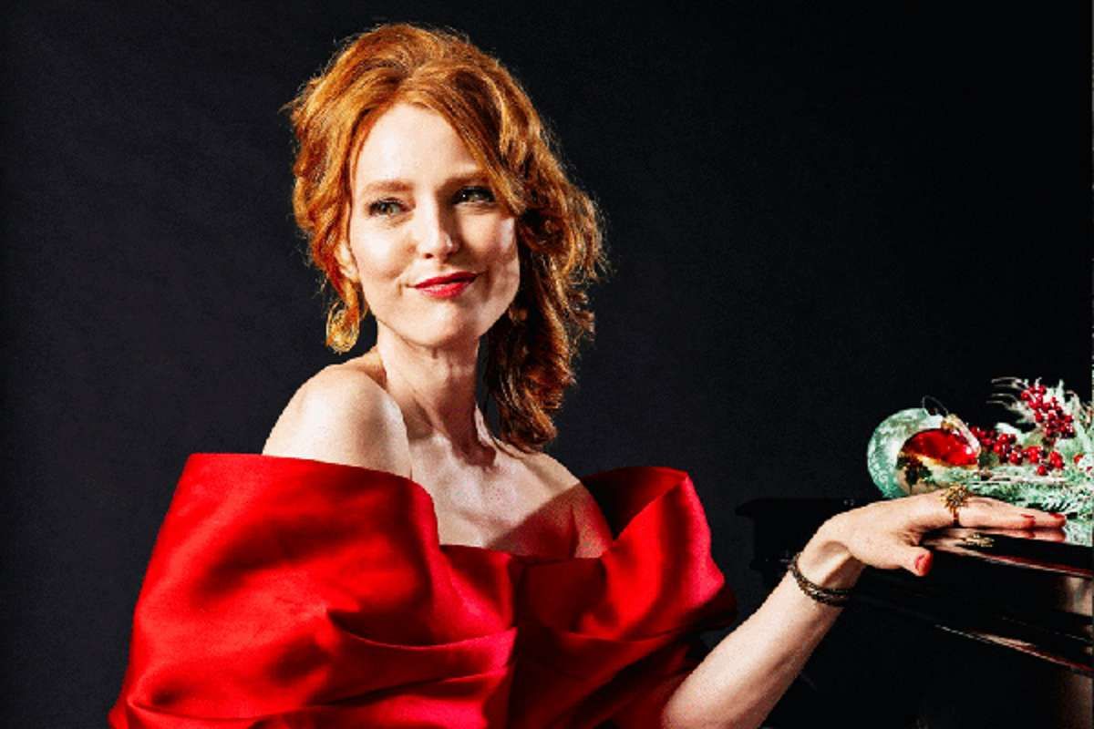 Spending Christmas With Alicia Witt at Dakota