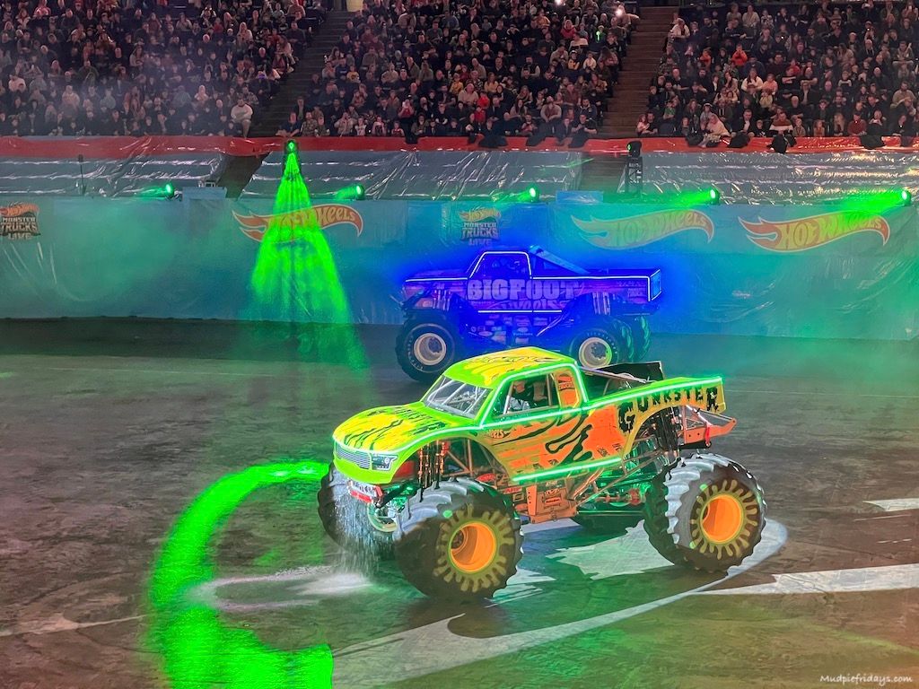 Hot Wheels Monster Trucks Live - Glow Party