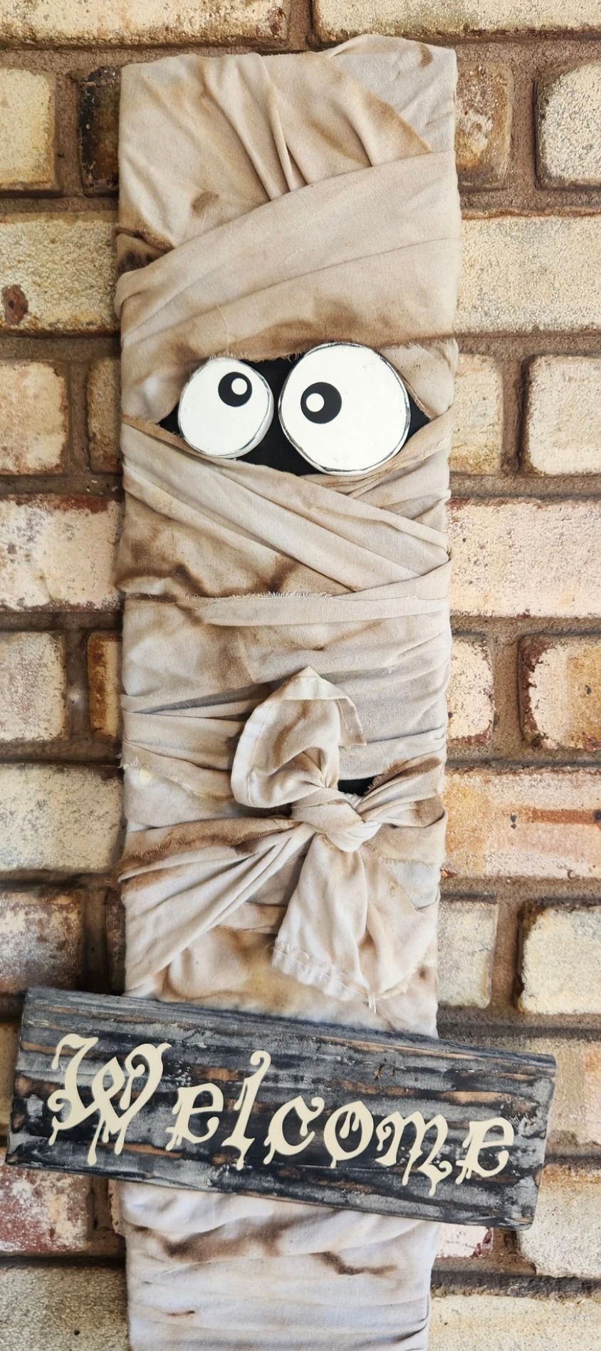 Mummy Porch Leaner - Halloween DIY Project. Hands-on class