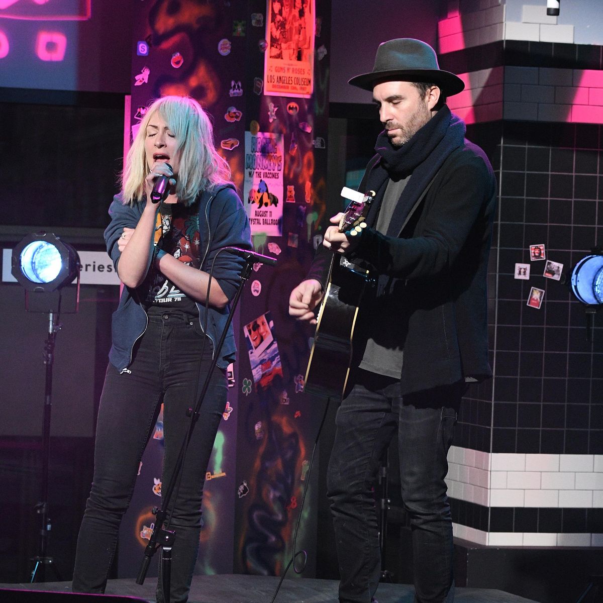 Metric with Broken Social Scene and Stars