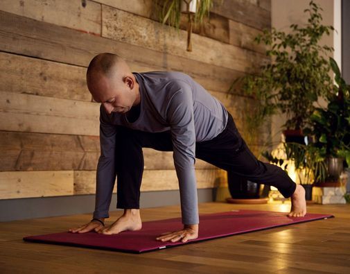 4-week Beginners Yoga course with Daniel Groom (hosted online)