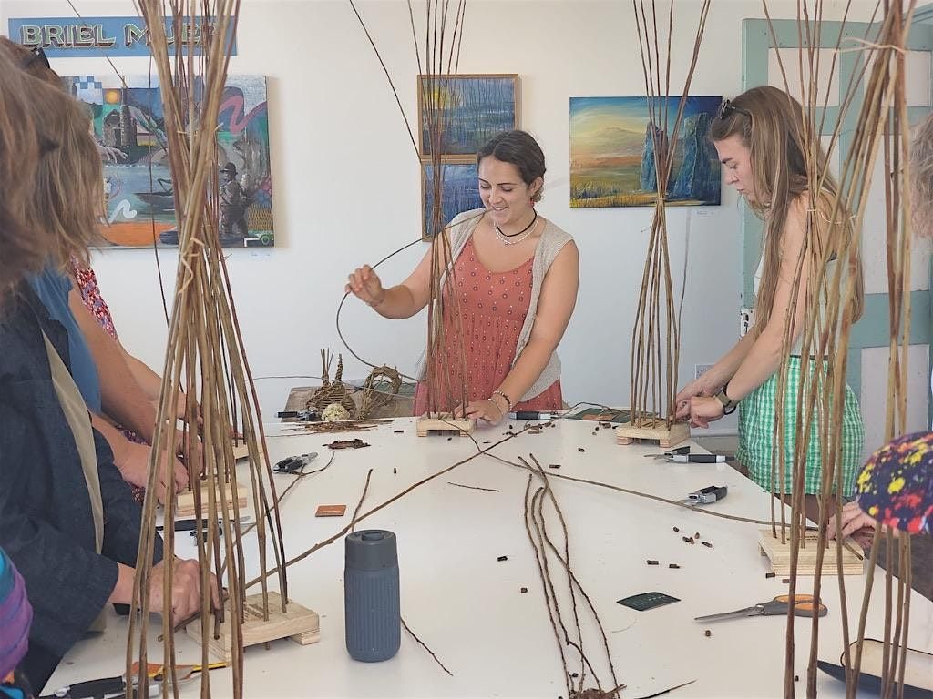 Willow weaving - Bumble bee garden sculpture