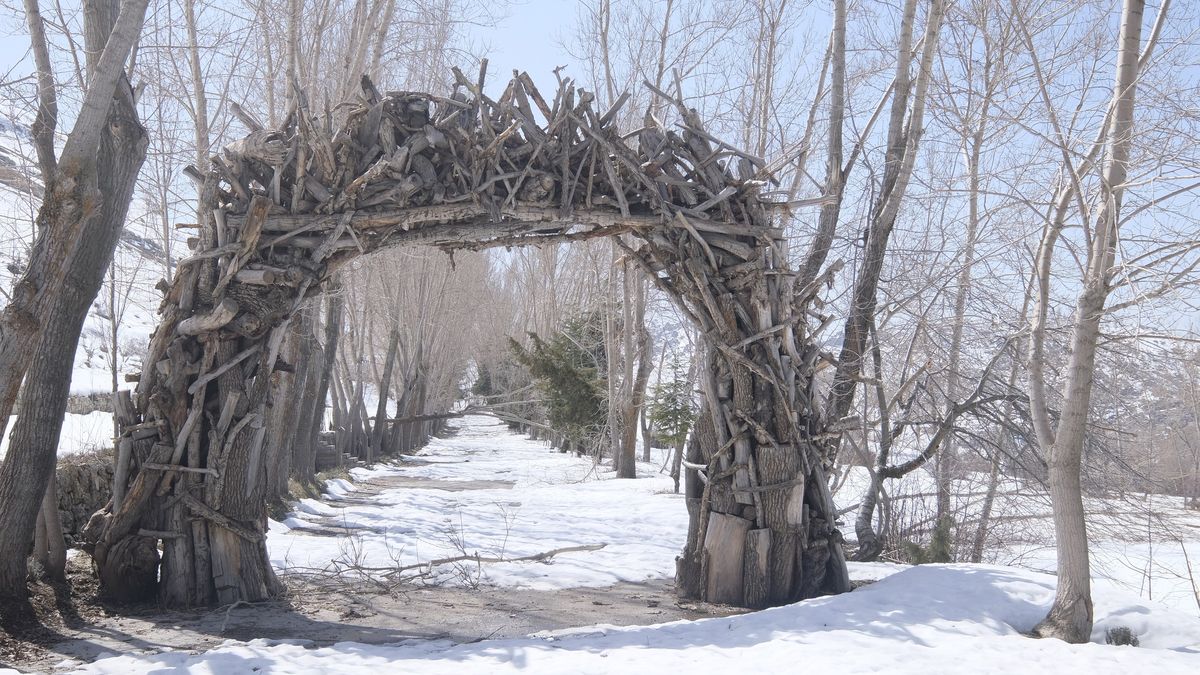 The East Side of Laqlouq Snowshoeing