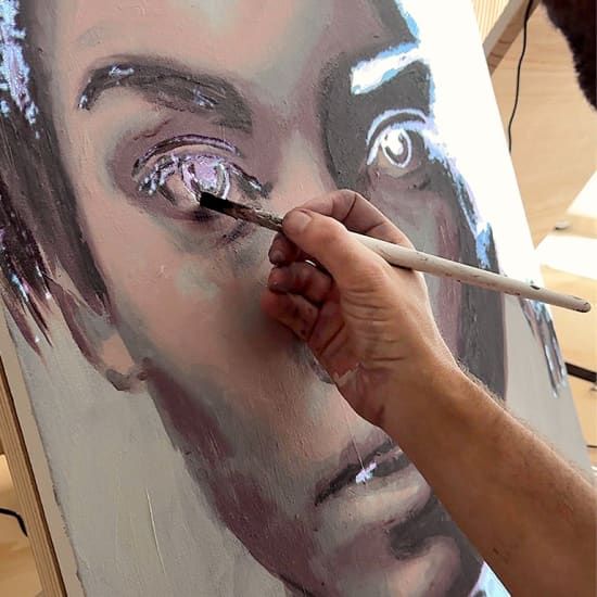 Proy\u00e9ctalo y P\u00edntalo: Taller de Retratos en Vullow Studios