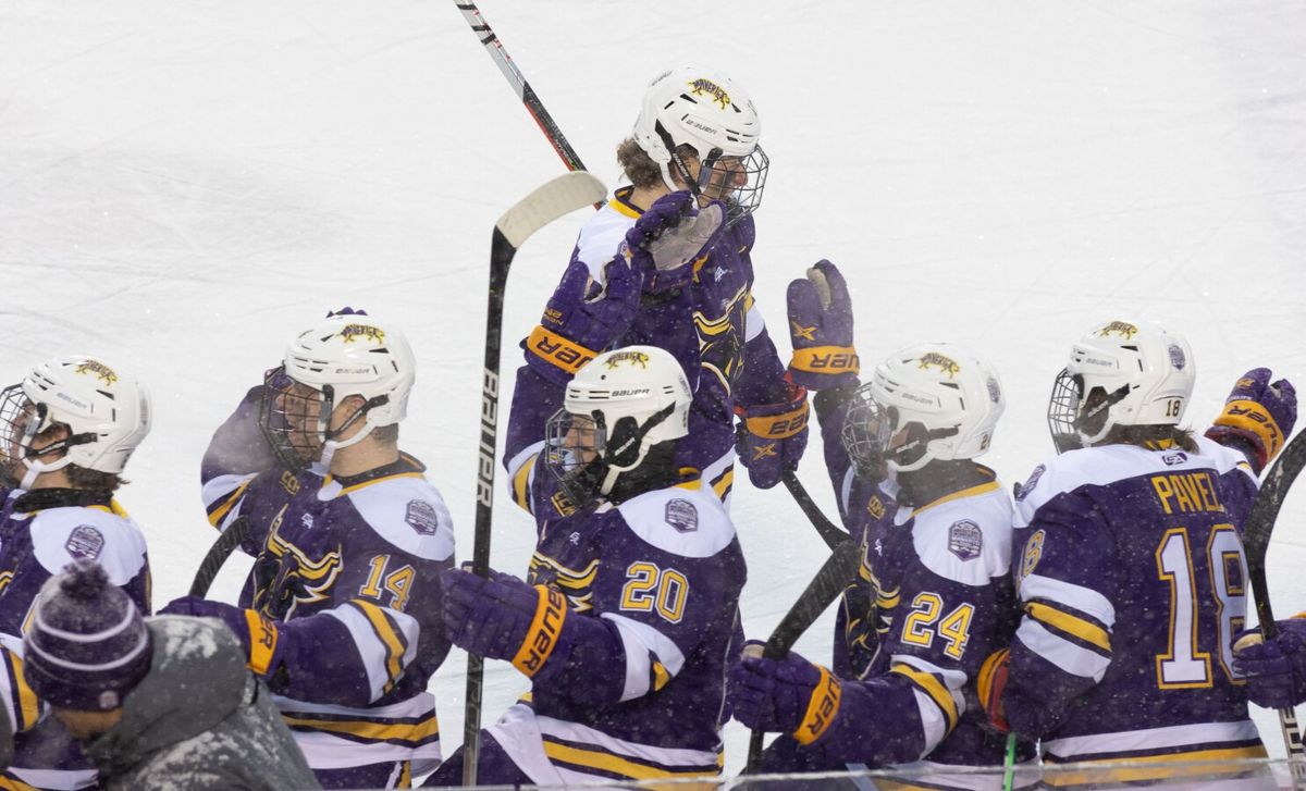 St. Thomas University Tommies Hockey vs. Minnesota State Mankato Mavericks