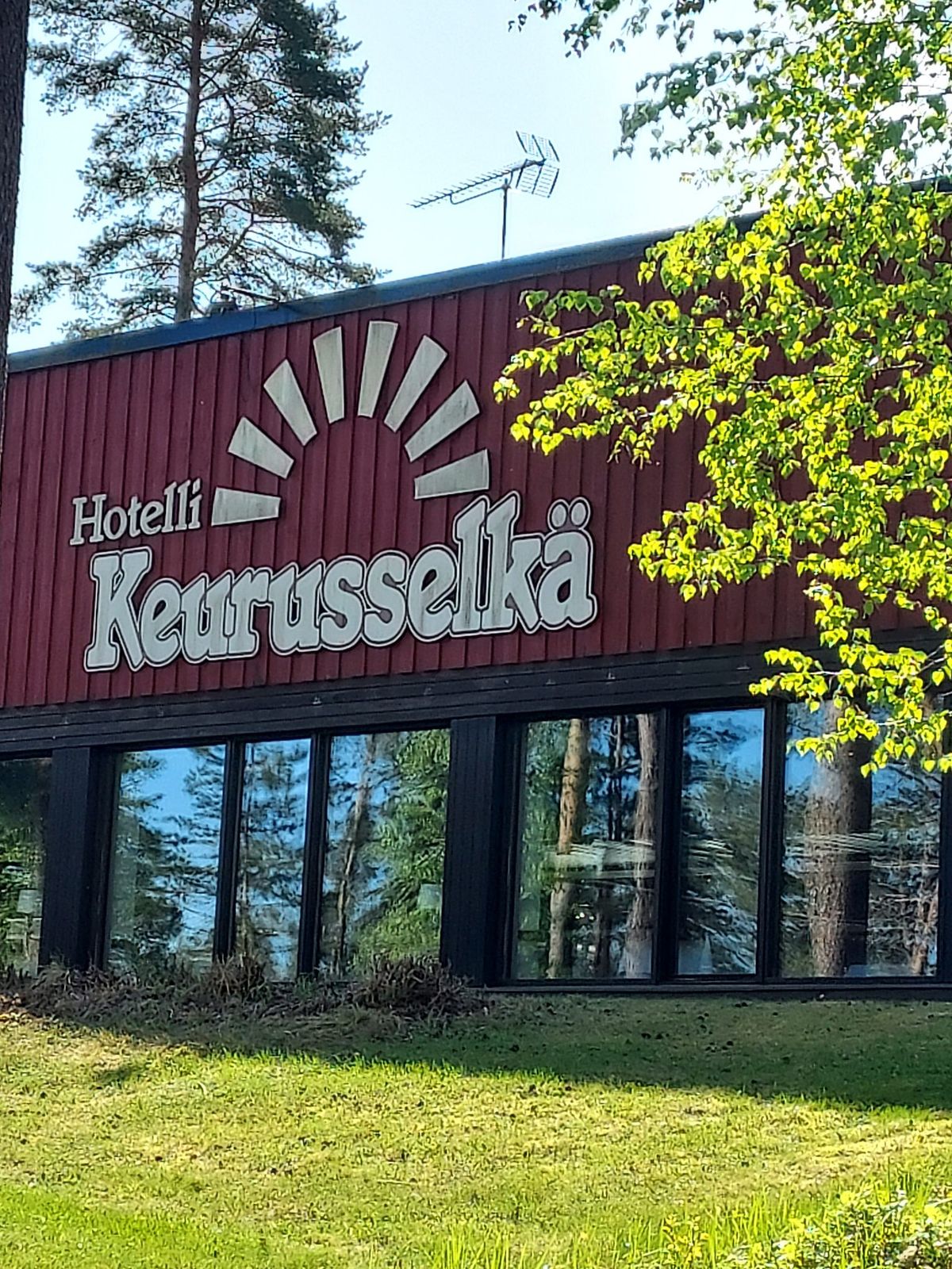 P\u00e4\u00e4si\u00e4inen Keuruulla, 18-20.4.2025. Bussireissu Turusta l\u00e4htien.