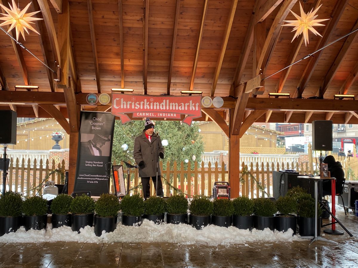 Chad "Crooner" Brown @ ChristKindlMarkt Carmel