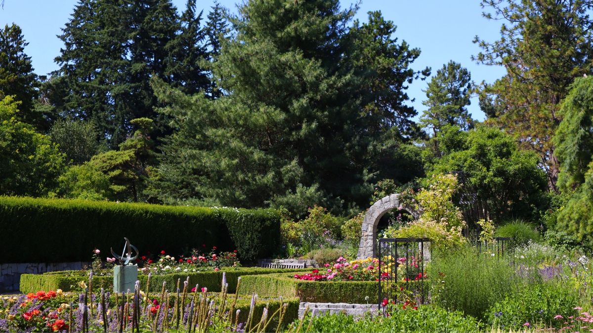 SOLD OUT - Guided Tour through the Garden